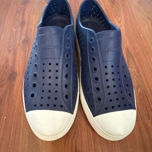 Native shoes navy white classic slip on shoes women's nine mens seven